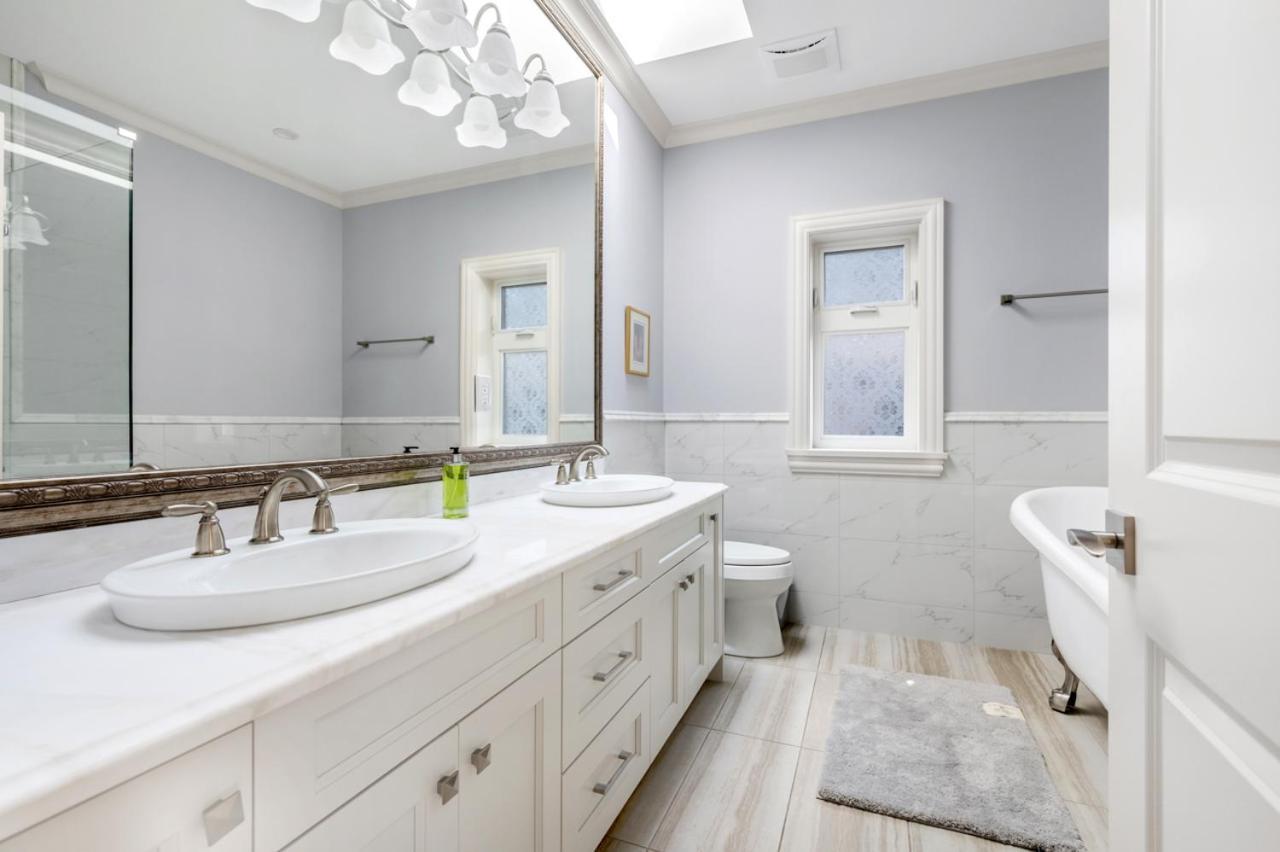 Vancouver Haven: Luxurious Private Bedroom Near Attractions Exteriér fotografie